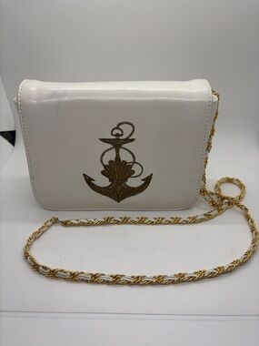LJ Simone New York VTG White Leather Gold Shell Anchor Chain Purse